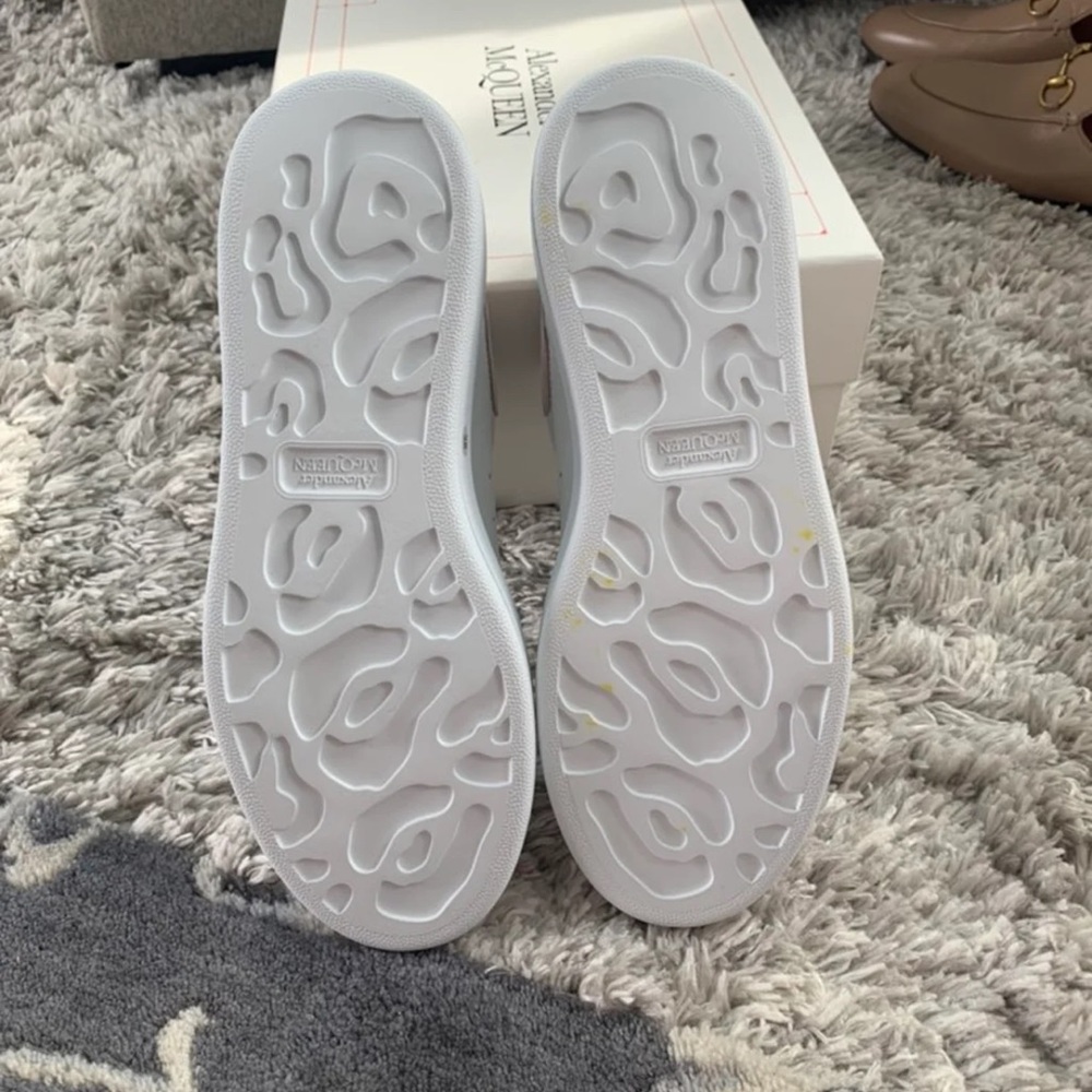 Alexander McQueen White Leather Sneakers with Blush Heel Tab - Picture 6 of 9